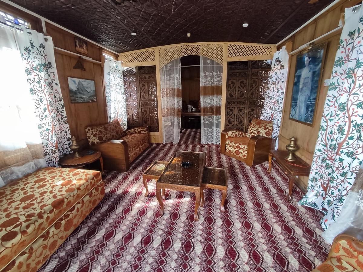 Houseboat Young Balmoral Castle Srīnagar Eksteriør bilde